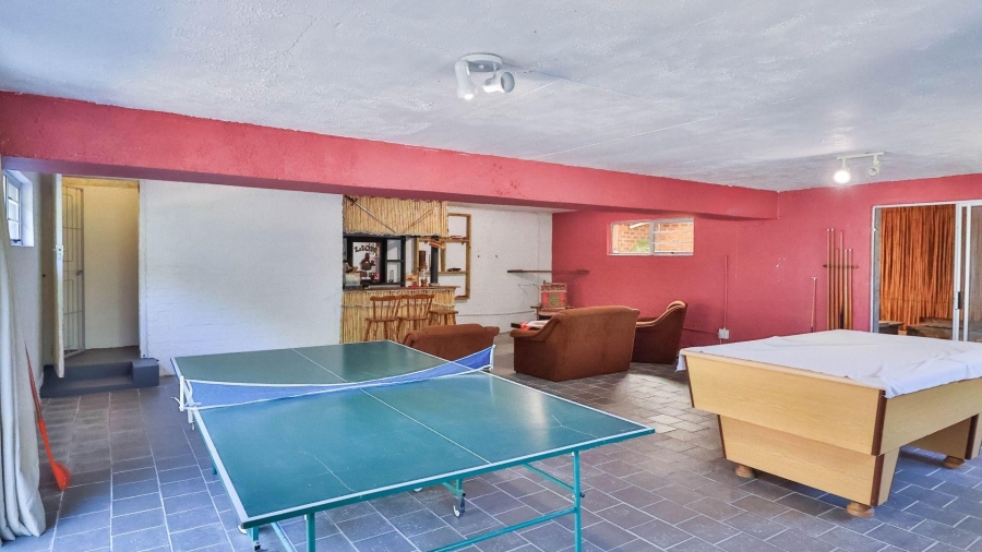 6 Bedroom Property for Sale in De Kelders Western Cape